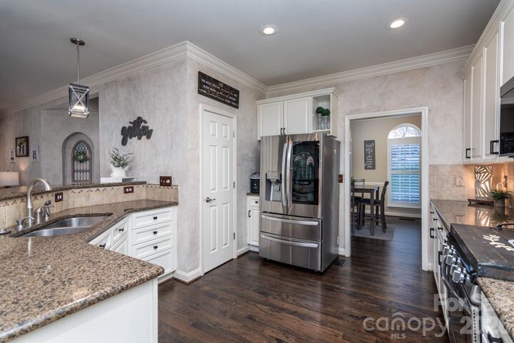 Property Photo:  130 Haddington Place  NC 28115 