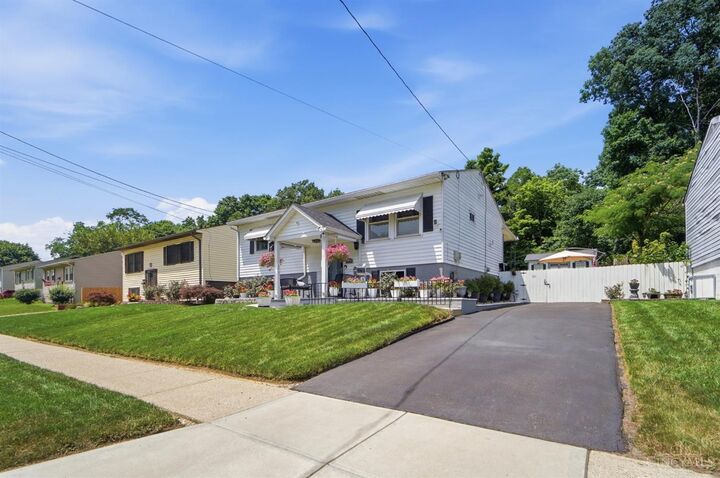 Property Photo:  2510 Berthbrook Drive  OH 45231 