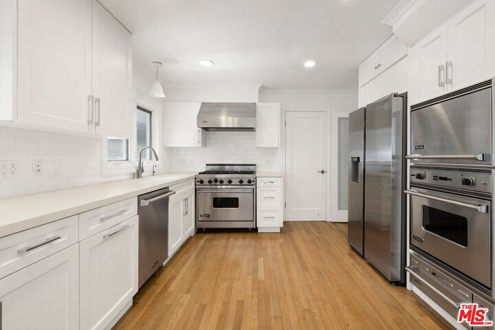 Property Photo: 501 Cascada Way CA 90049