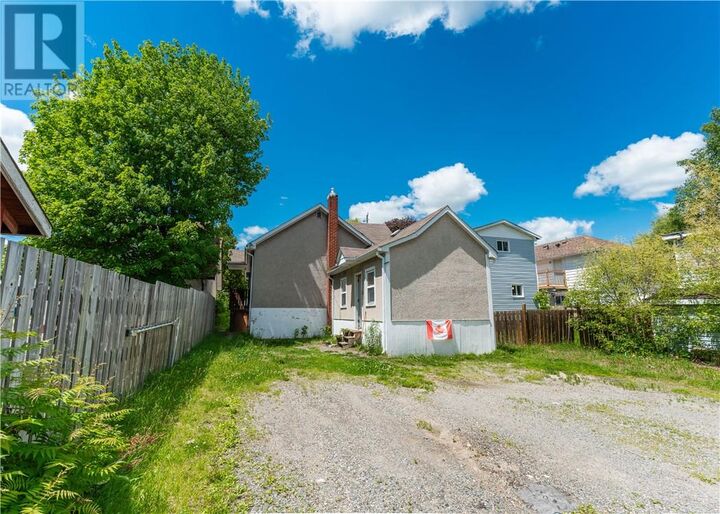 Property Photo:  454 Melvin Avenue  ON P3C 4X4 