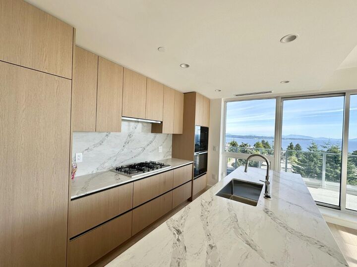 Property Photo:  1475 Foster Street 705  BC V4B 0C9 