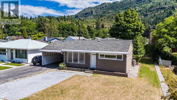 Property Photo: 53 Hazlewood Drive BC V1R 1G1