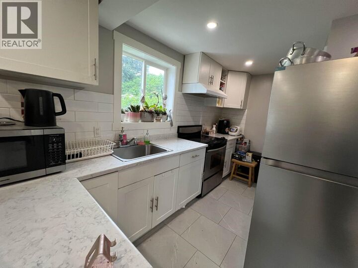 Property Photo: 215 9th Avenue BC V8J 2R8
