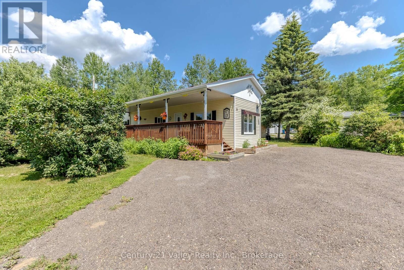 Property Photo:  19 Robert Colin Lane North  ON K0J 1K0 