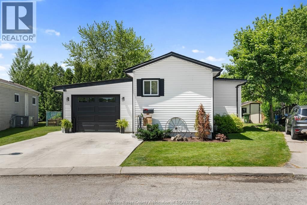 Property Photo:  31 Dana Drive  ON N8M 1Z1 