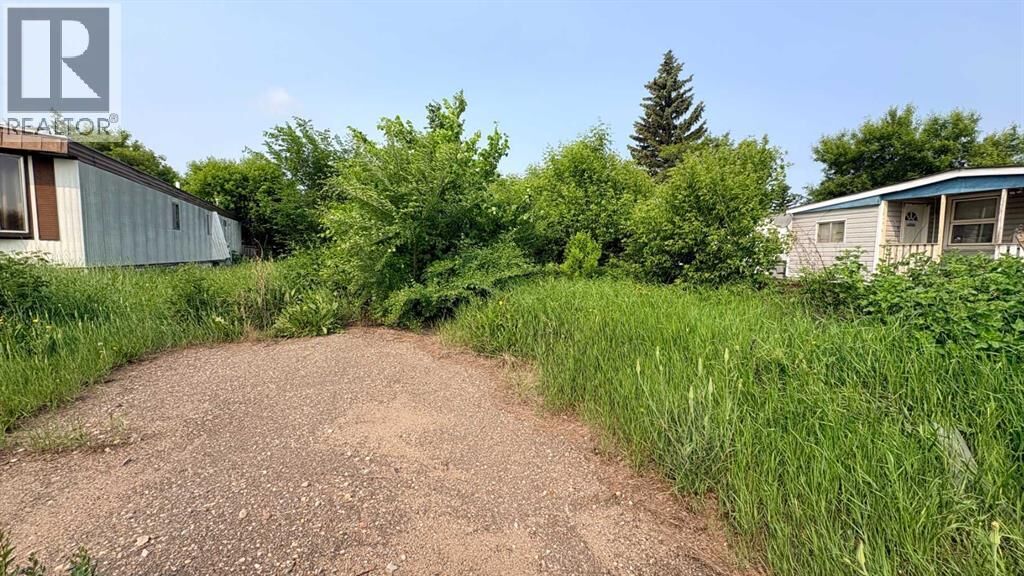 Property Photo:  1534 15 Crescent  AB T9W 1K8 