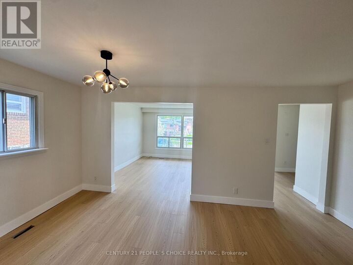Property Photo:  29 Dellbrook Crescent  ON M9L 1E3 