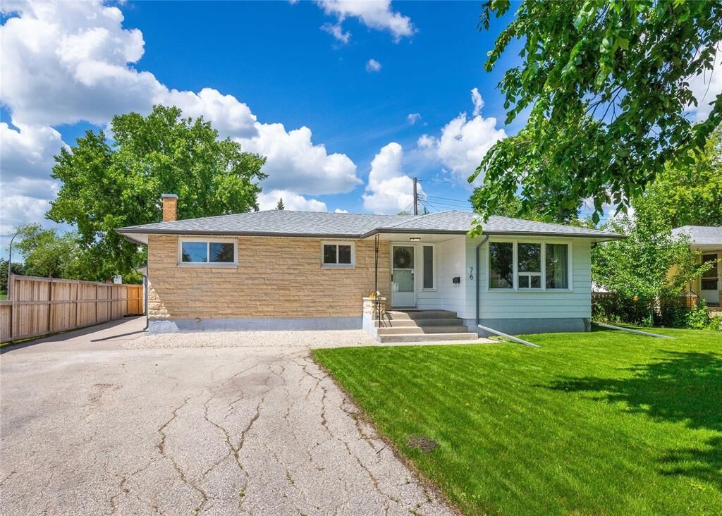 Property Photo: 76 Wordsworth Way MB R3K 0J5