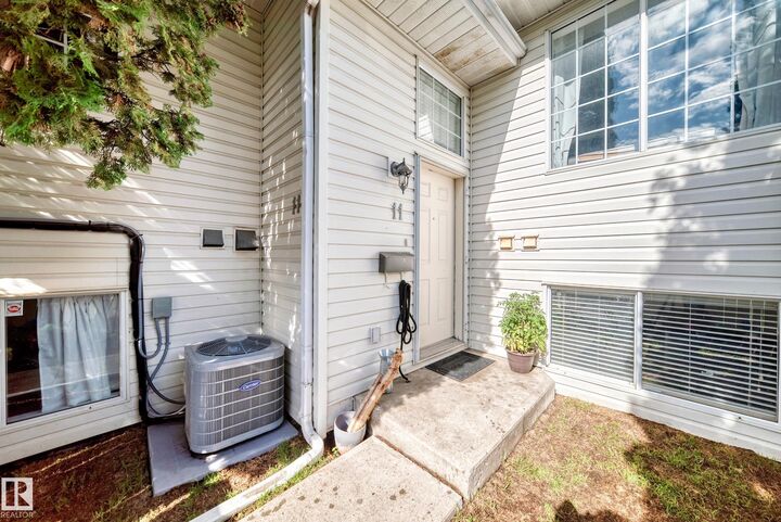 Property Photo:  11 Kirkwood Way NW  AB T6L 6W9 