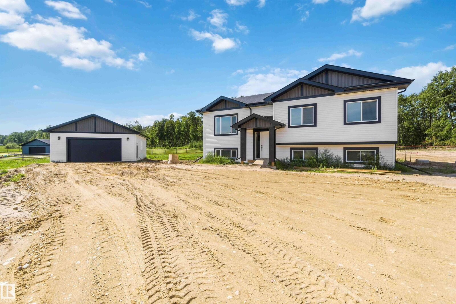 Property Photo:  55108 Range Road 15 401  AB T0E 1V0 