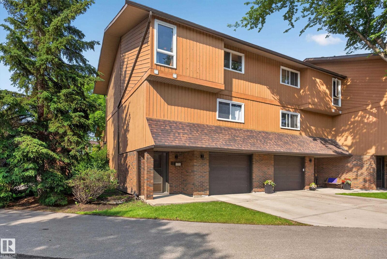 Property Photo:  12062 157 Avenue NW  AB T5X 2R9 
