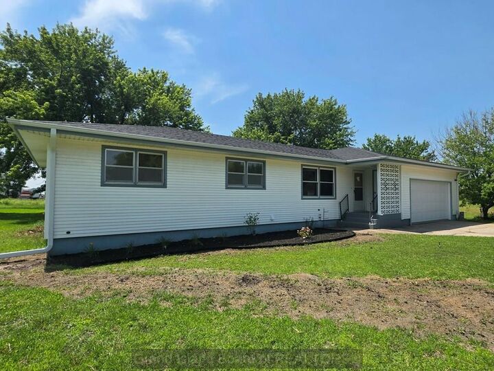 Property Photo: 407 Lake St NE 68801