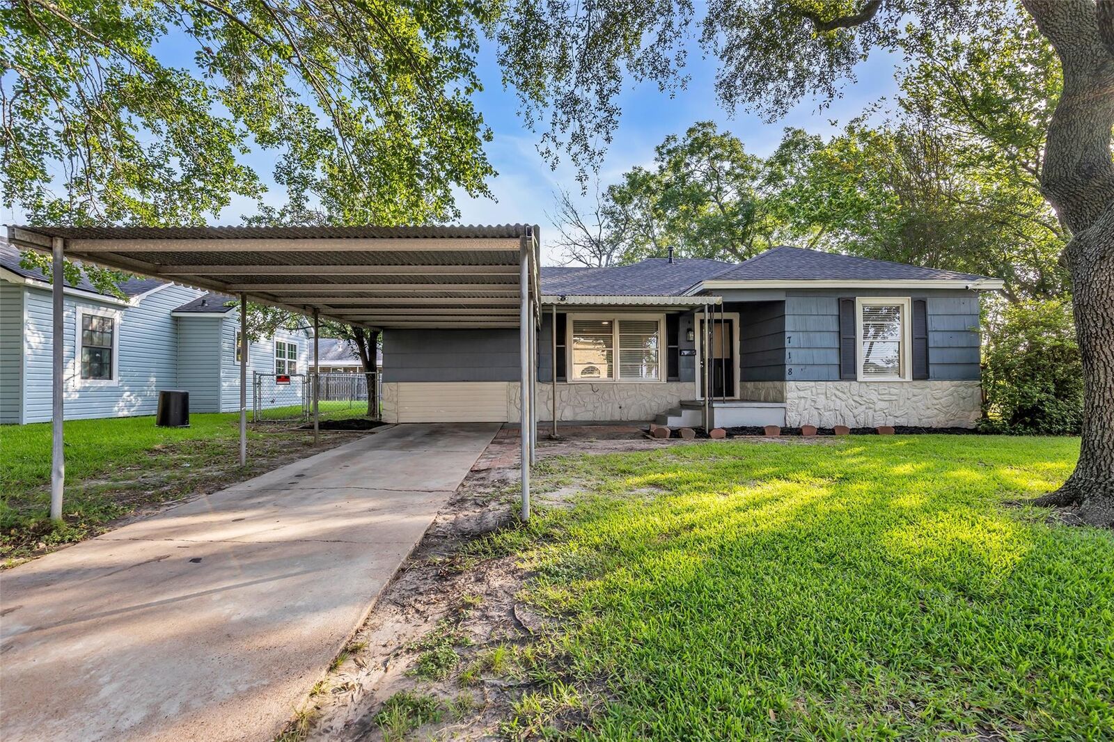 Property Photo:  718 E Republic Avenue 1  TX 77520 