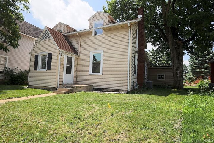Property Photo:  824 S Jefferson Street  IN 46750 