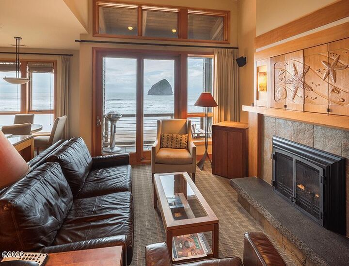 Property Photo: 33000 Cape Kiwanda Dr Unit 8, Wk 34 OR 97135