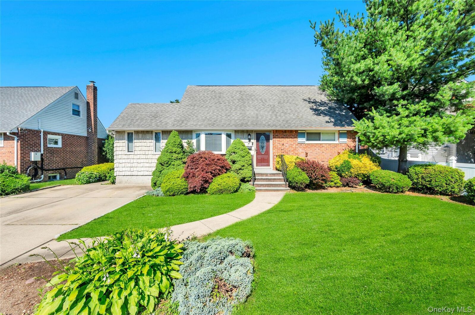 Property Photo:  34 Oak Street  NY 11801 