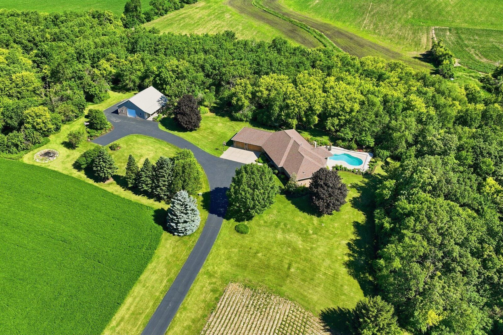 Property Photo:  9325 E Six Corners Rd  WI 53563 