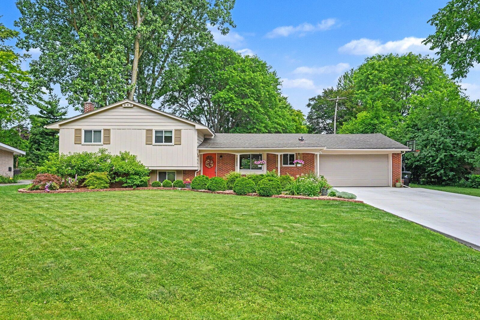 Property Photo:  32450 Chesterbrook Street  MI 48334 