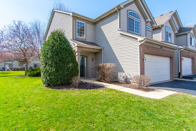 Property Photo:  979 Parkhill Circle 979  IL 60502 