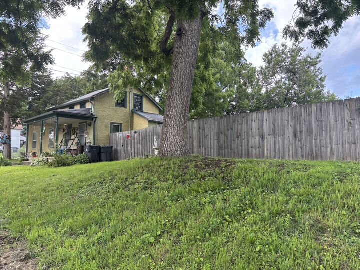 Property Photo:  3001 Garfield Street  IA 52732 
