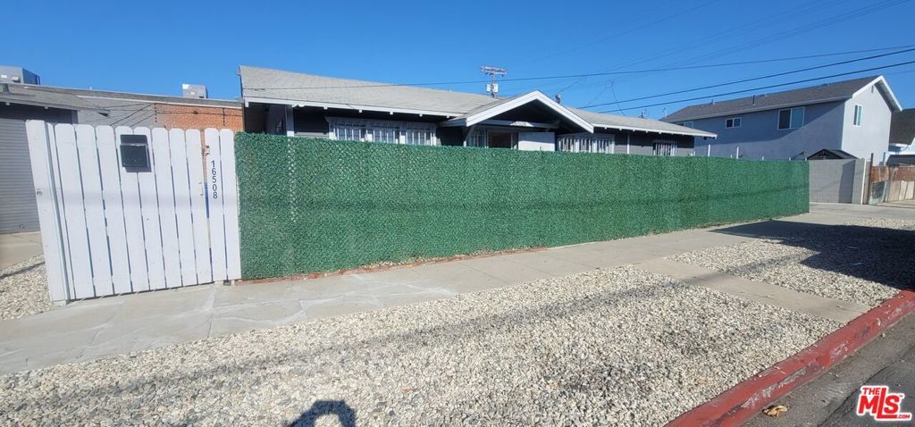 Property Photo:  762 W Gardena Boulevard  CA 90247 