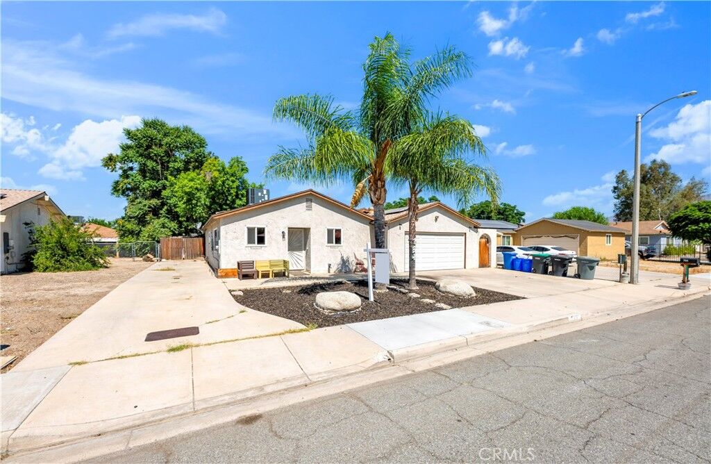 Property Photo: 784 S Miramar CA 92583