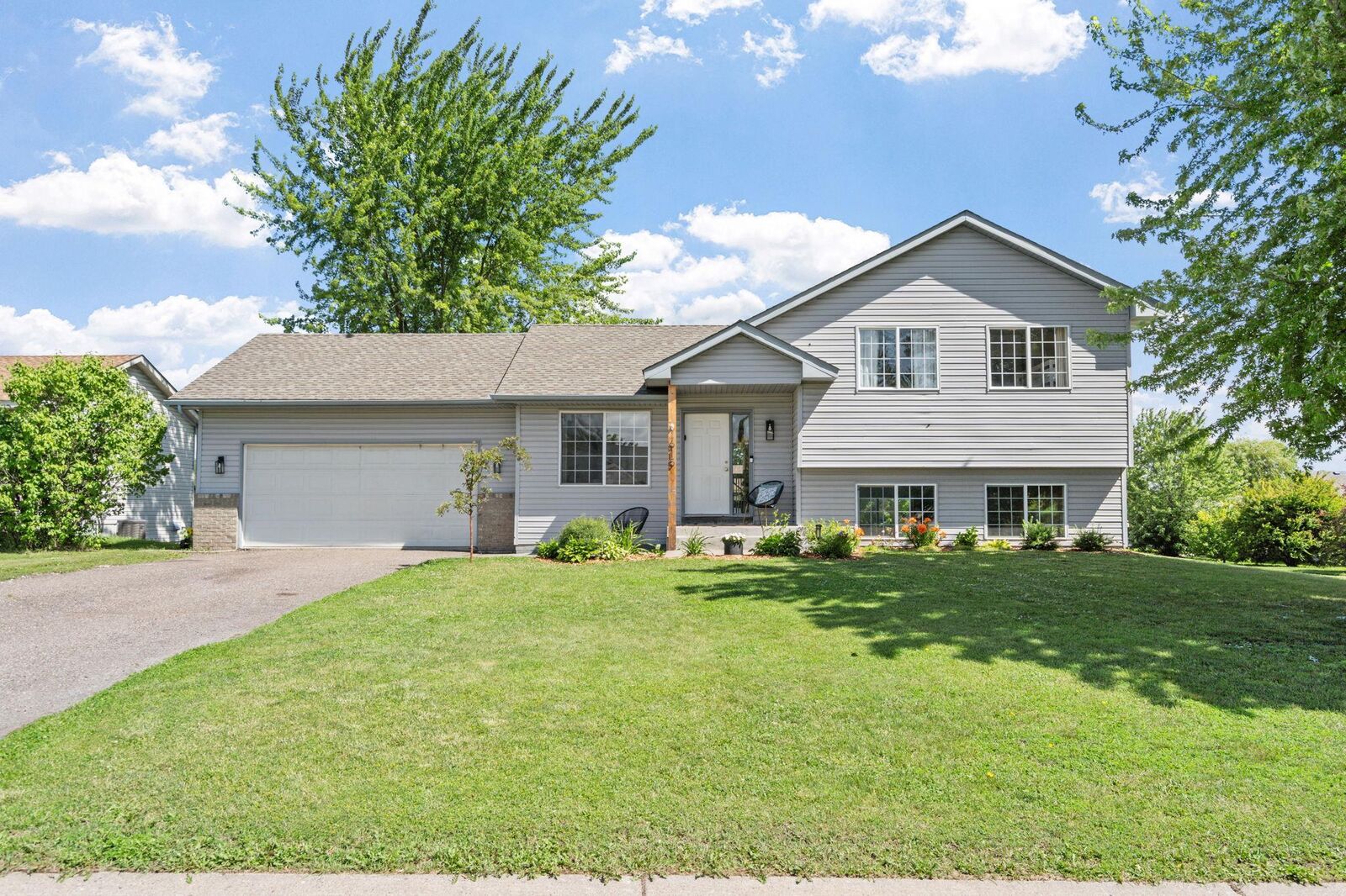 Property Photo: 615 Buffalo Hills Street MN 55313