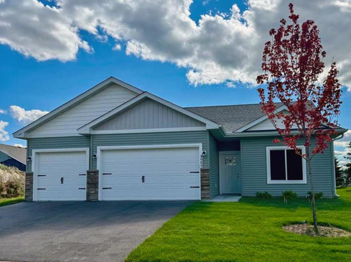 Property Photo:  4905 Evergreen Drive N  MN 55038 