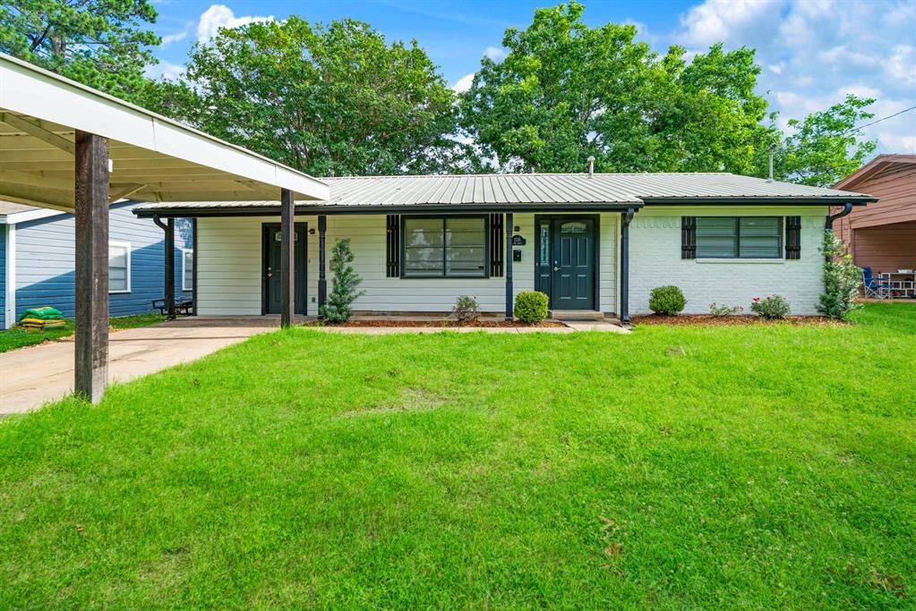 Property Photo: 2235 Pine Bluff Street TX 75460