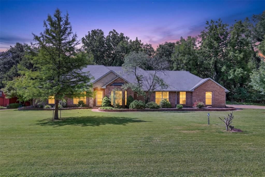 Property Photo:  1690 Deerwood Trail  OK 73034 