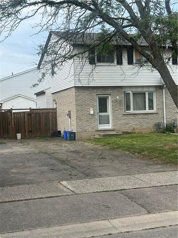 35 Debby Crescent — photo 1