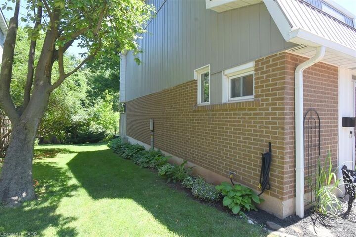 Property Photo:  459 Woodview Road 8  ON L7N 2Z9 