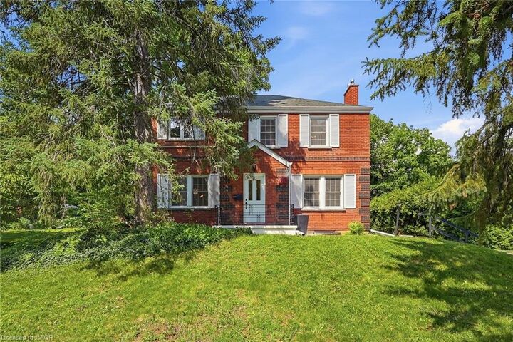 214 West River Road — photo 1