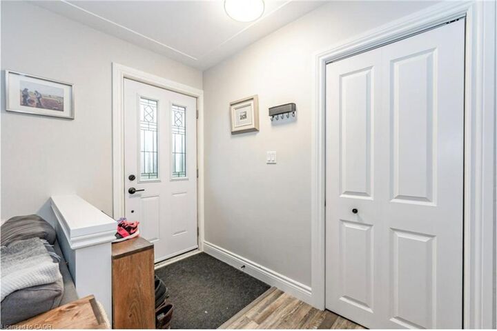 Property Photo:  20 Rutherford Crescent 1  ON N2A 1P7 