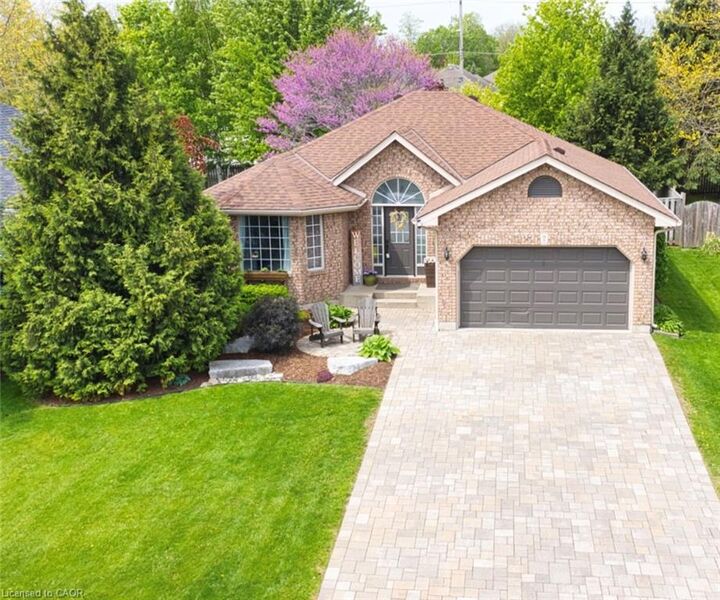 7 Spruce Grove Court — photo 1