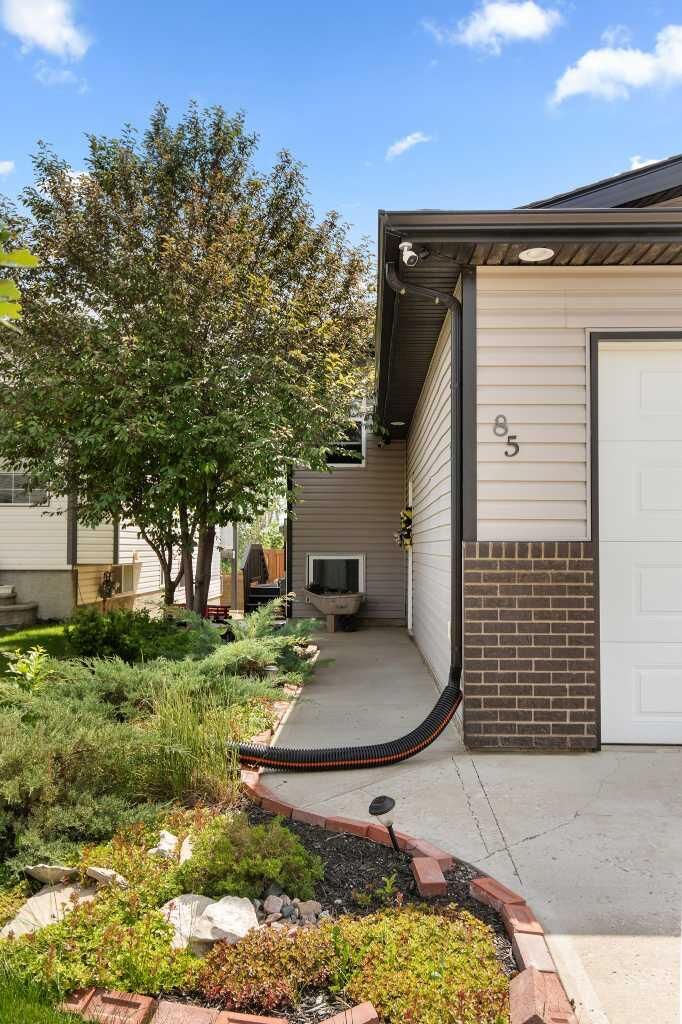 Property Photo:  85 Vista Road SE  AB T1B 0A3 