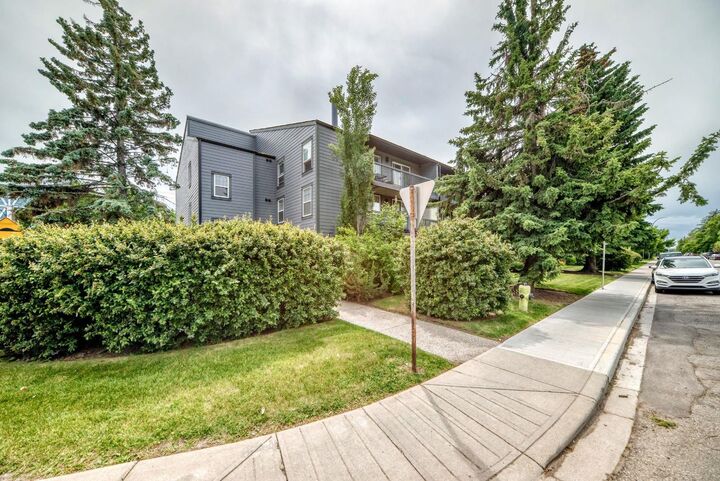 Property Photo: 1301 17 Avenue NW 304 AB T2M 0R2
