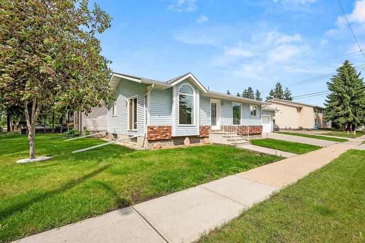 Property Photo: 5502 46 Street AB T9V 0E5
