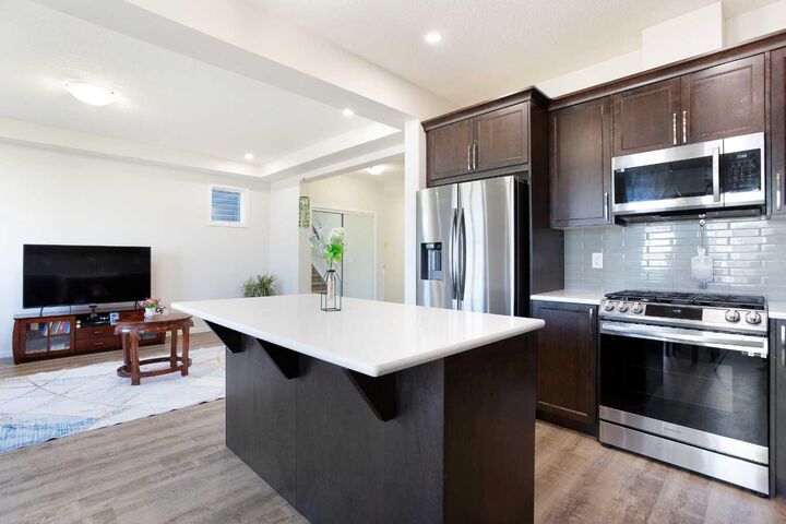 Property Photo:  673 Windrow Manor SW  AB T4B 5H5 