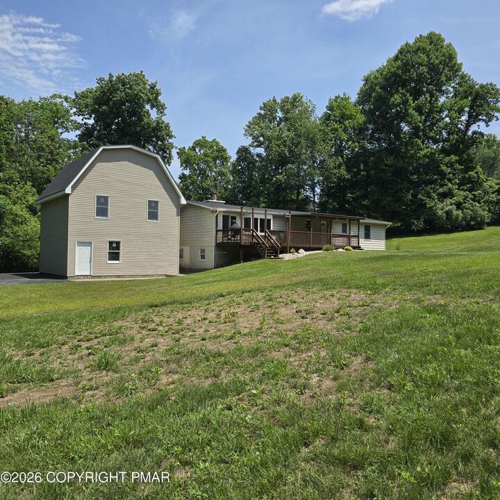 Property Photo: 226 Circle Drive S PA 18353