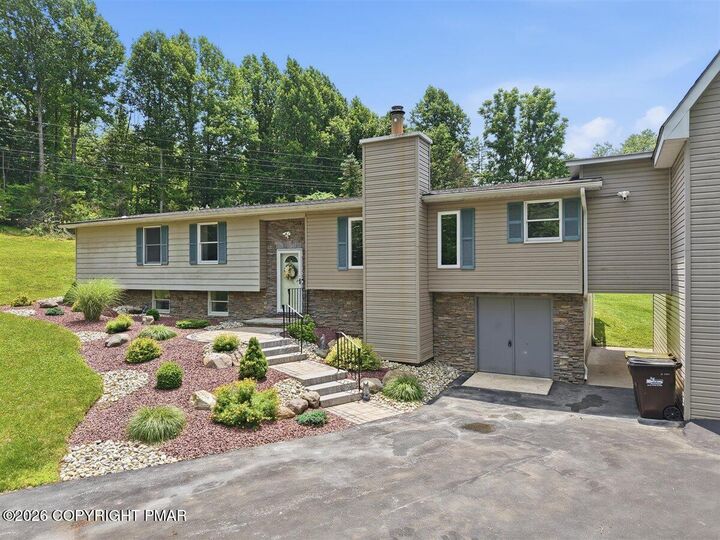 Property Photo:  226 Circle Drive S  PA 18353 