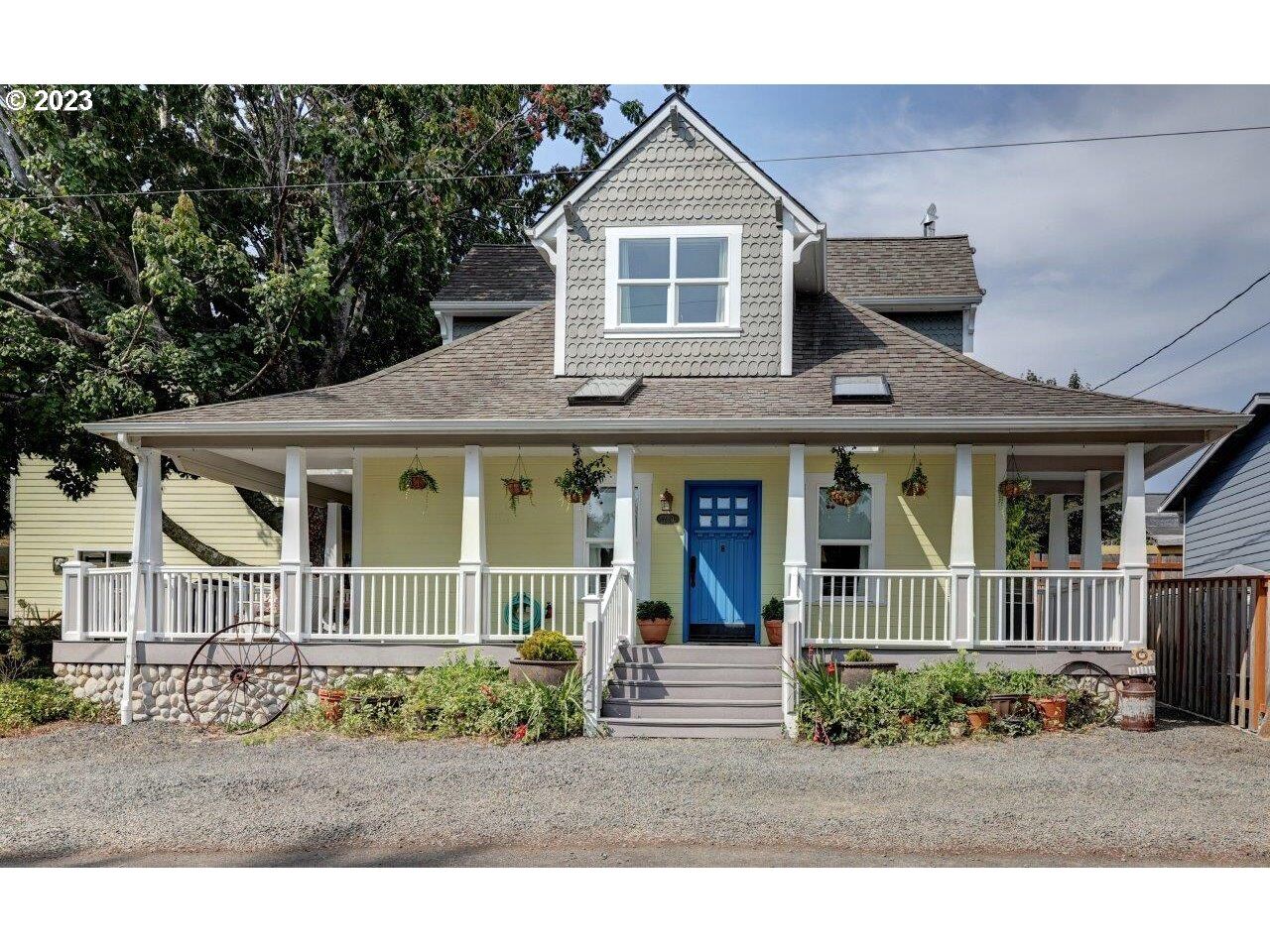 Property Photo:  12810 A St  OR 97131 