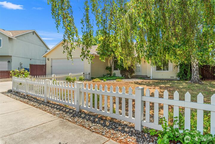Property Photo:  2299 E Veedol Drive  WA 98802 