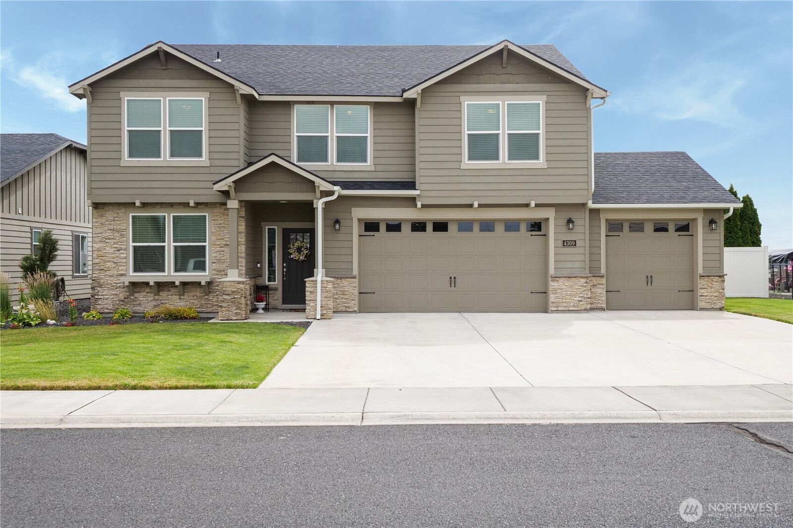 Property Photo:  4309  Hedman Court NE  WA 98837 