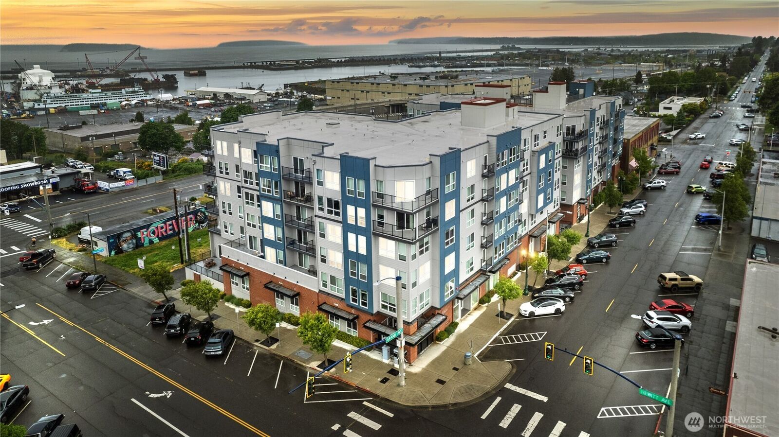 Property Photo:  2818  Grand Avenue B407  WA 98201 