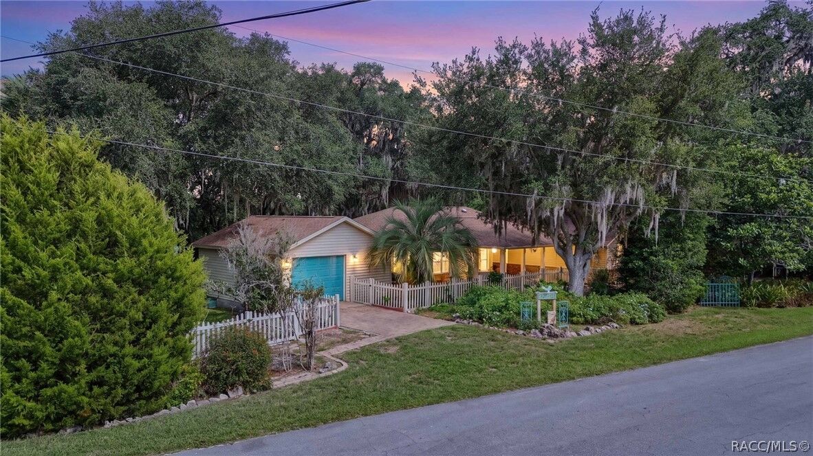 Property Photo: 7741 E Allen Drive FL 34450