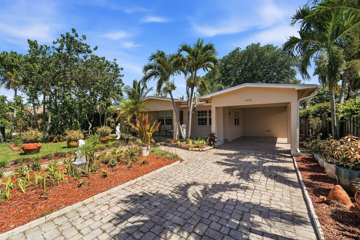 Property Photo:  1412 NE 14th Place  FL 33304 