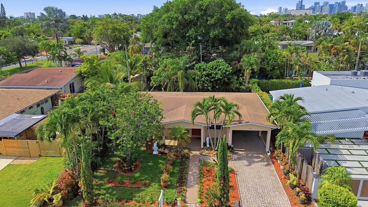 Property Photo: 1412 NE 14th Place FL 33304