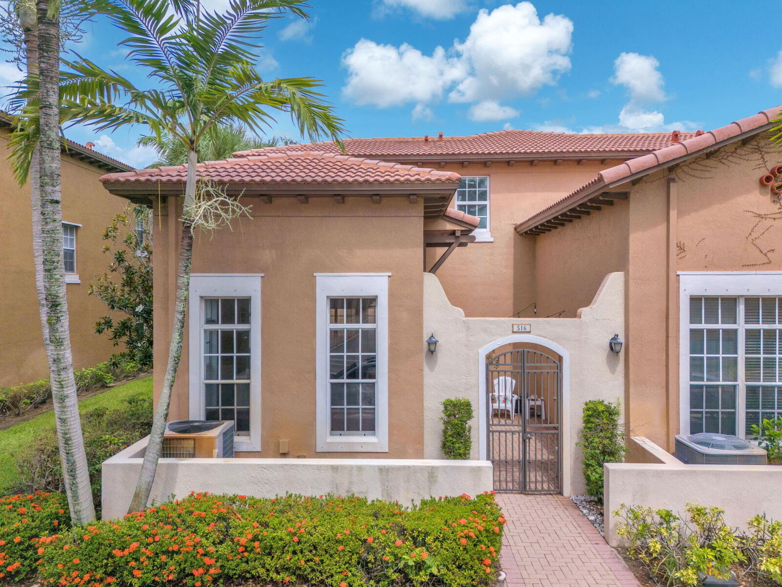 Property Photo:  516 SW 147th Terrace 4-43  FL 33027 