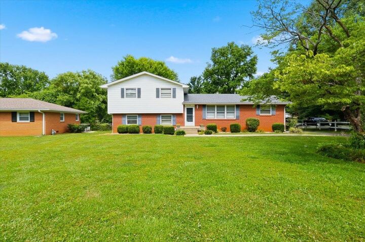 Property Photo:  1226 Shawnee Way  KY 42104 